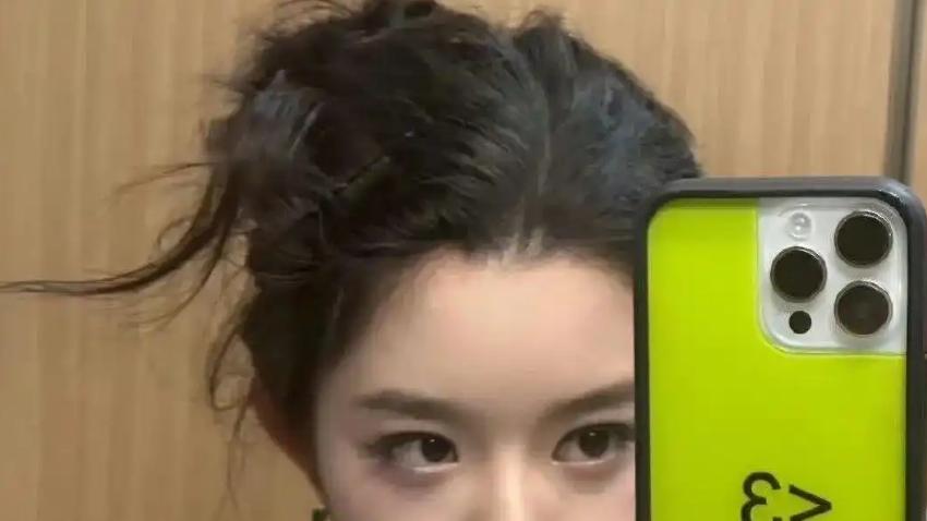 “05后”女演员黄杨钿甜耳环引热议，耳环真伪成焦点