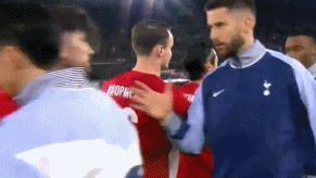 半场：热刺0-1阿尔克马尔，贝里瓦尔乌龙，维卡里奥扑单刀