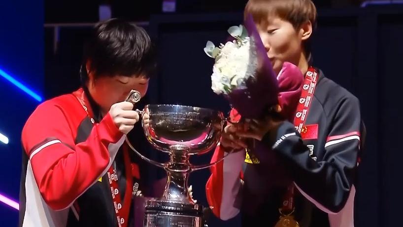 太嫩？蒯曼女双夺冠后接受采访吹起了牛，惊到王曼昱