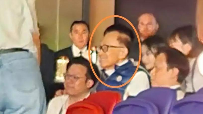 李嘉诚坐三轮车追星：九旬首富的摇滚之夜