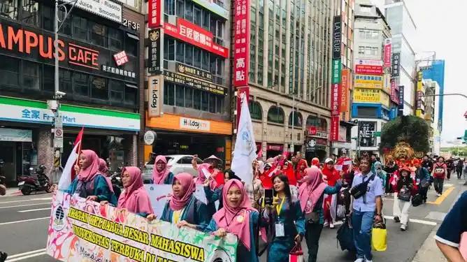 印尼40%说爪哇语，却把仅占5%人口的“马来语”当官方语言？