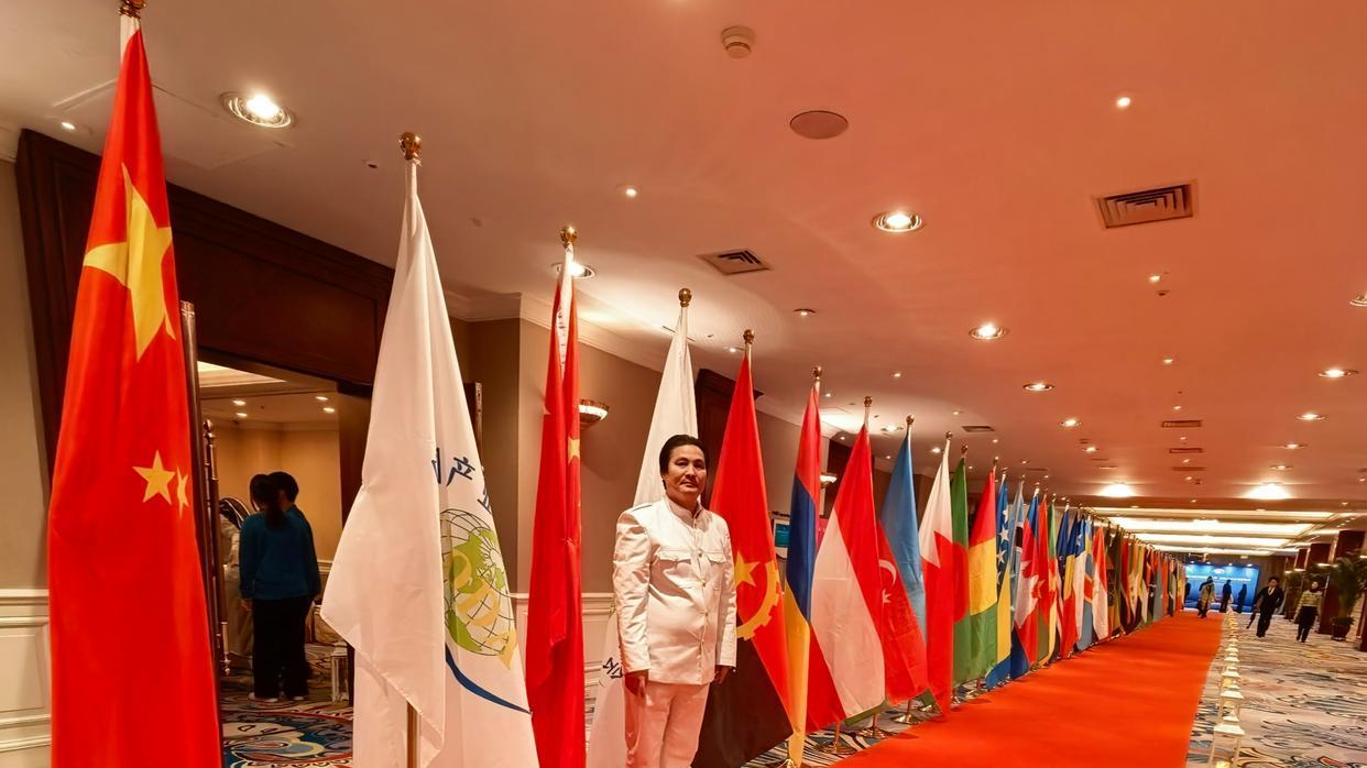 王小平出席世界华人祈福大会暨中华文化影响力人物高峰论坛