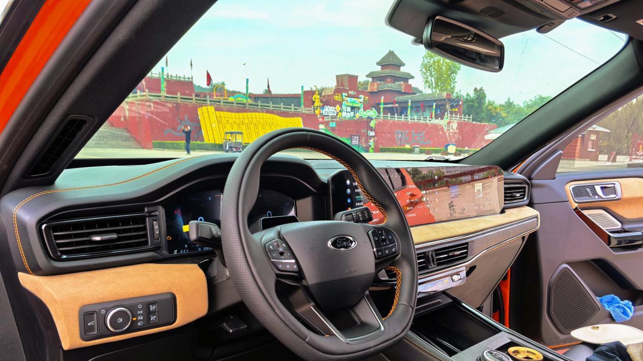 操控可以跟X5碰一碰，安全性要更好