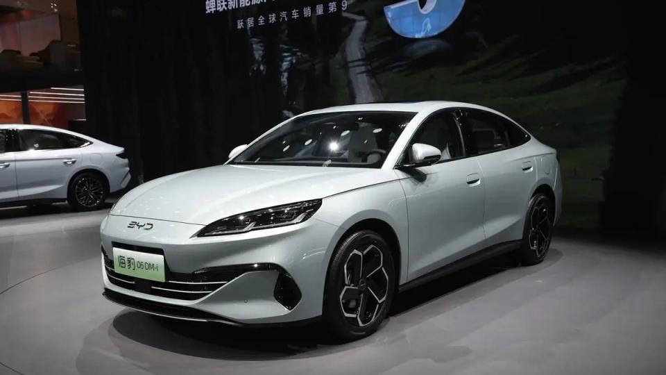 比亚迪“超混新标杆”！续航超过2000公里，限时一口价仅售8.98万元