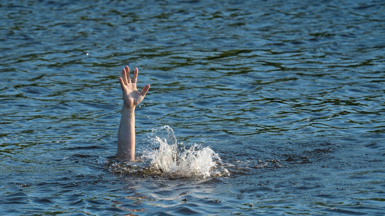 中国北斗超越GPS再添实证：落水自动报警功能拯救无数生命