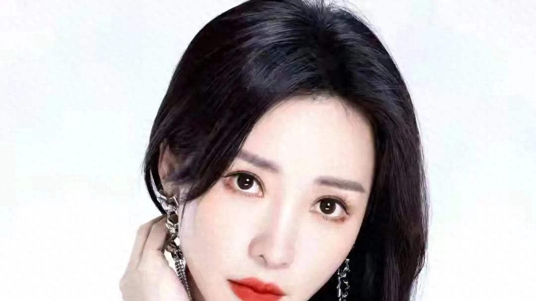 柳岩与男友恋情细节曝光，豪门梦碎真因令人心疼，网友评论引热议