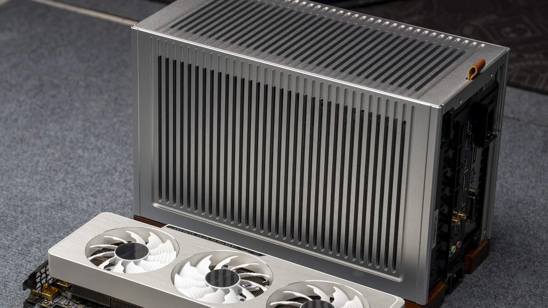 乔思伯 T9 机箱实测：A4 全铝+实木底座，颜值与实用性拉满