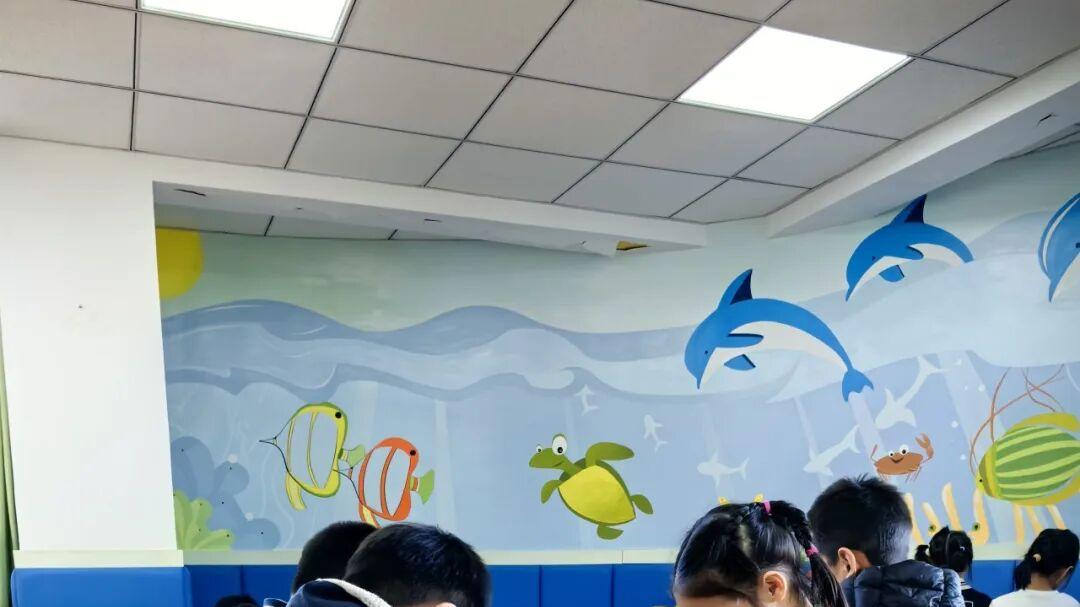 北京市海淀区万泉小学第八届彩虹节启幕：多彩活动浸润童心，播撒感恩种子