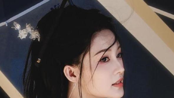 肖战龚俊集体打 call？李沁新剧获半个娱乐圈力挺，这 “人脉存折” 是演的吗？