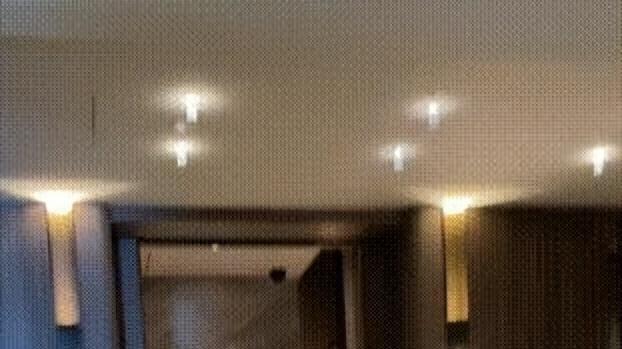 张檬婆婆和爸妈齐聚香港，婆婆送大红包和金锁，婆婆躺她爸爸腿上