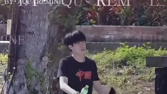 国乒海南冬训：孙颖莎王艺迪站第一排，把永博和梁靖崑成了显眼包