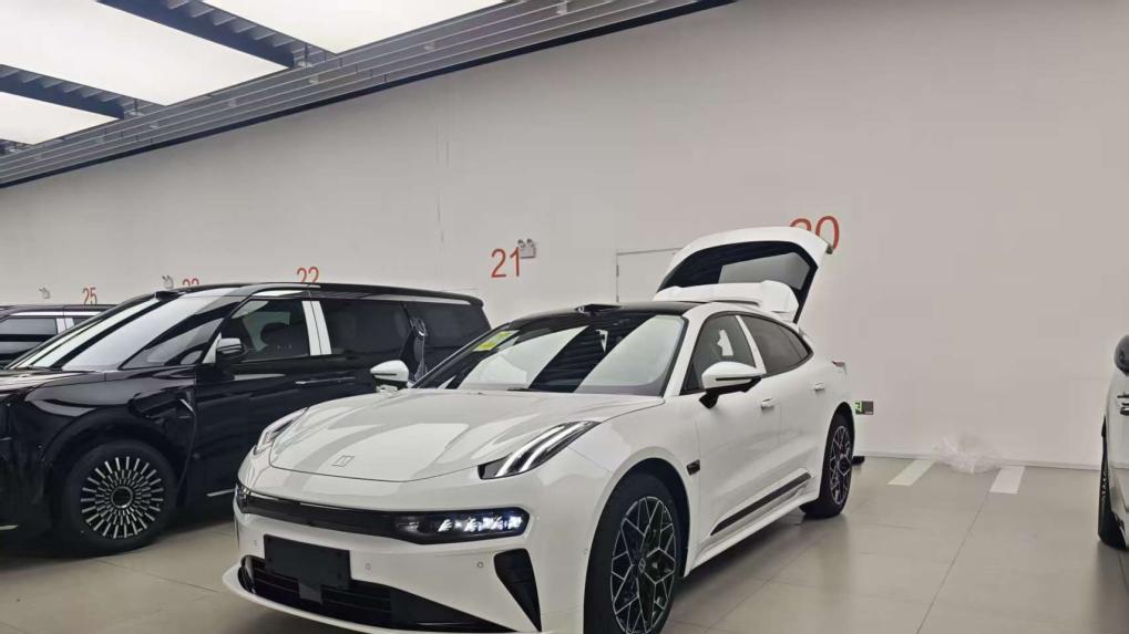 焕新极氪001真实车主故事分享：“四年了，还是爱它”！