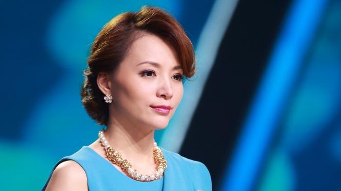 董卿，曾连续13年站在春晚的舞台上，家喻户晓的“央视一姐”