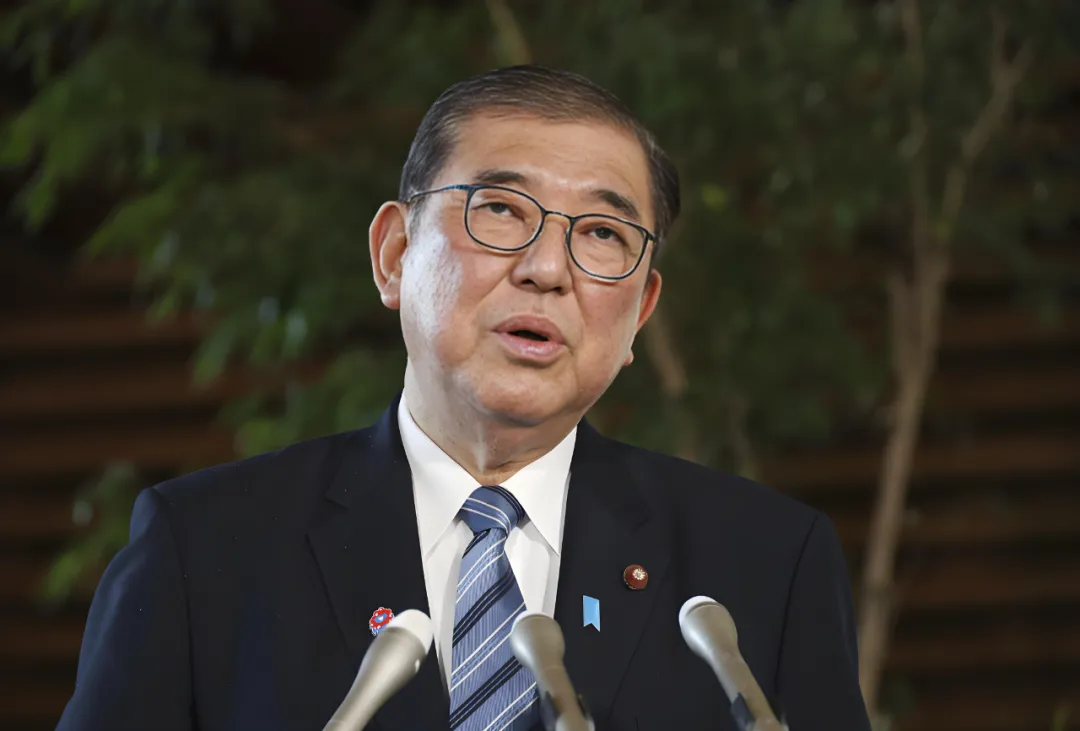 10万日元商品券引发危机？日本政坛又出大事了！