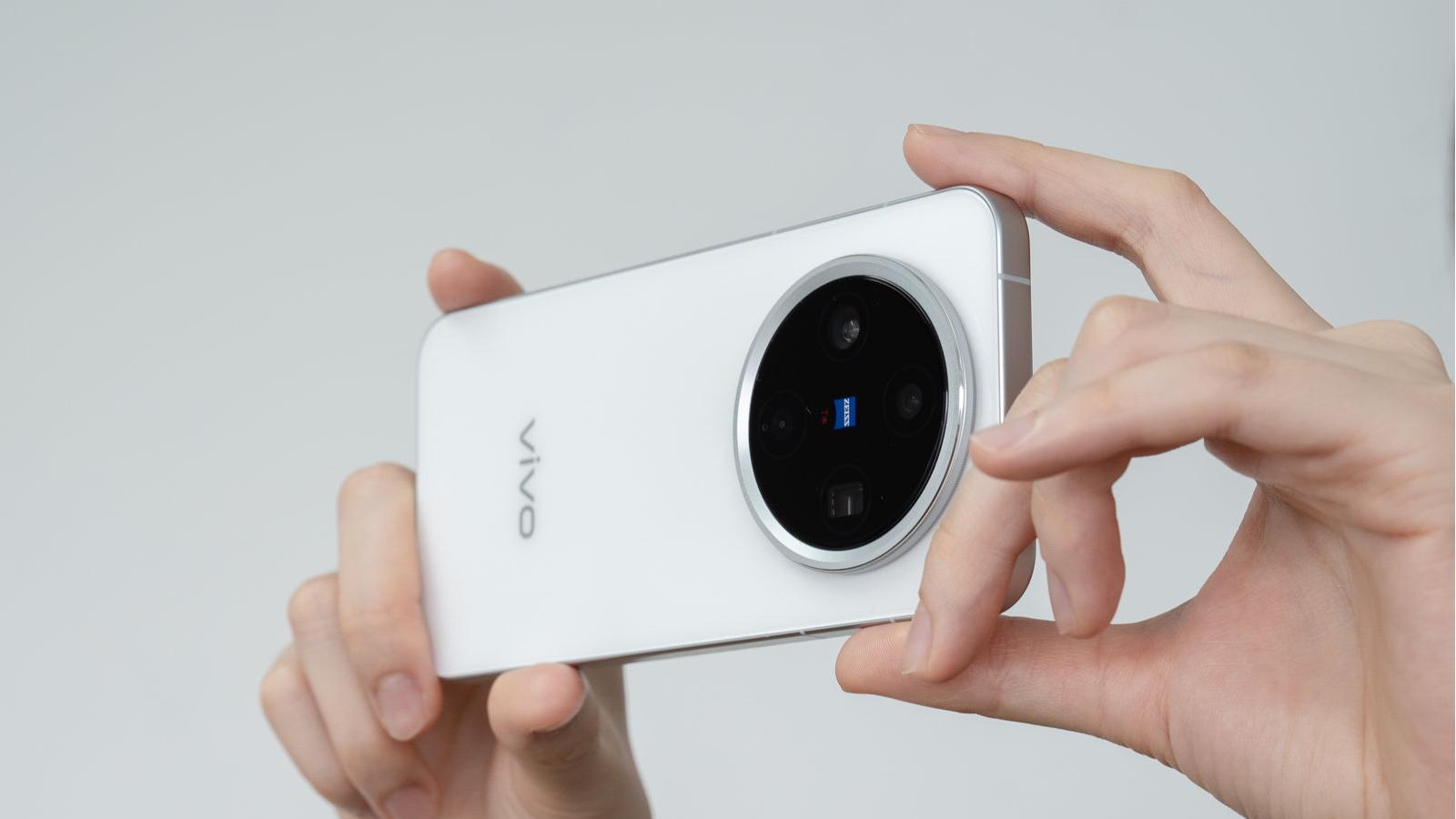 小屏又长焦：vivo X200 Pro mini到了2025年可还行