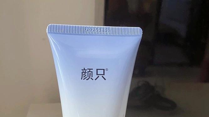 换季泛红救星！2025 实测氨基酸洗面奶 TOP 榜，敏肌洗后 8 小时水润