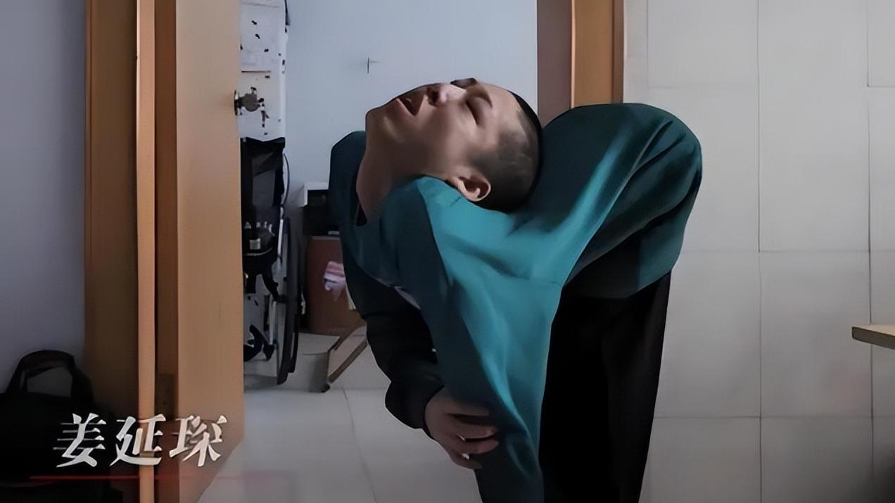 躺平不易！折叠男孩姜延琛跪着参加高考，背后故事令人泪目？