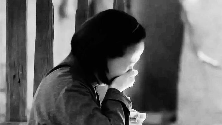 离家20年后才回老家，发现儿子入狱，丈夫早已去世