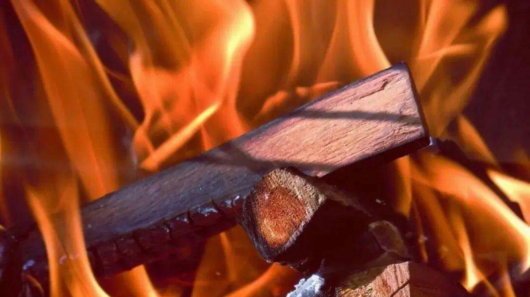 水是H₂O火是HUO？全网吵翻的冷知识！原来我们被火焰骗了30年