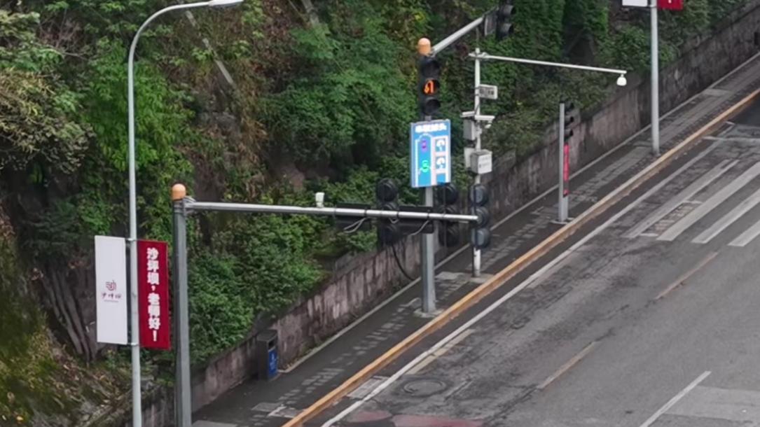 大型SUV也能一把掉头？腾势N9真有这本事！