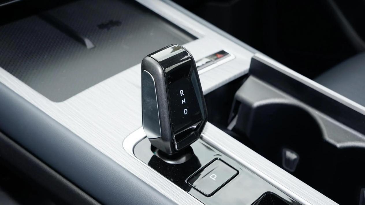 这才是实力派SUV，20万的档次只卖10万，油耗6.46L，月销21839辆