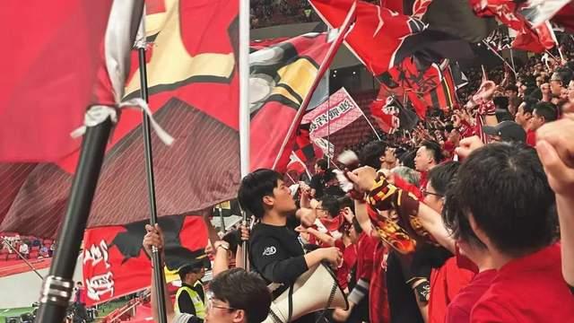 上港三冠基石离队！国脚徐新转投升班马，中超格局暗流涌动