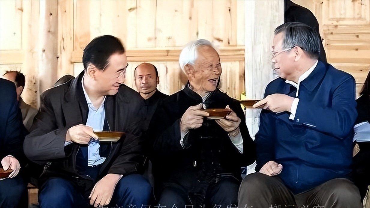 曾阻王健林利润外流，县长遭批贪腐，现在为何获赞清廉？