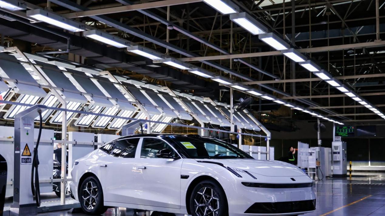 潘通2026年度色提前上车，领克10 EM-P天云米重构出行质感