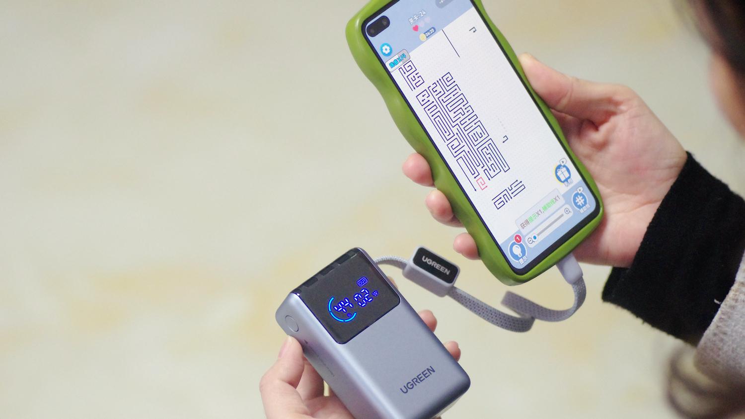 绿联能量湃Pro充电宝：一包手帕纸大小，扛起全天候移动电力自由