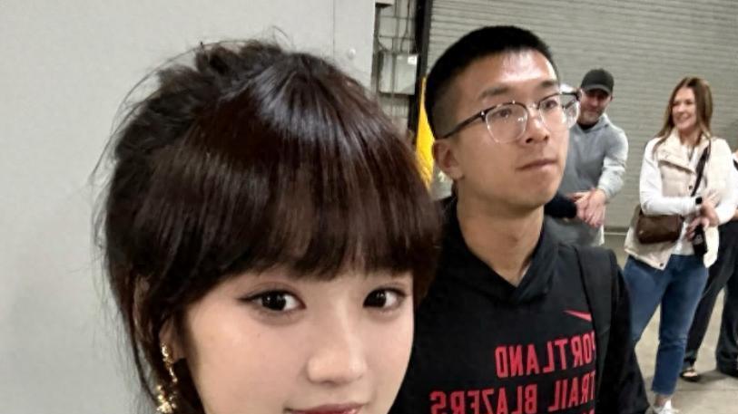 杨瀚森NBA处境堪忧，一直陪在美国的女友依然嘴硬出来对线