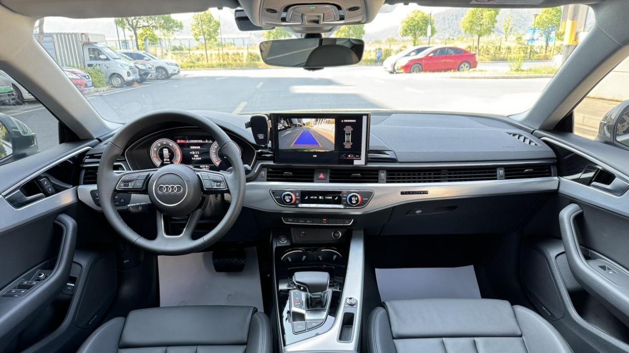 准新奥迪A5Sportback，7千公里一手车，绿色轿跑仅售25.8万！