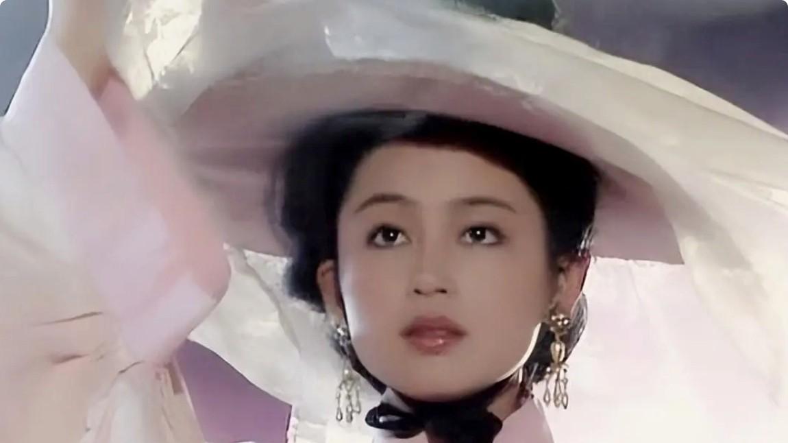 5位扮演嫦娥女演员，热巴真到位，娜扎形似，AI做的她很神似