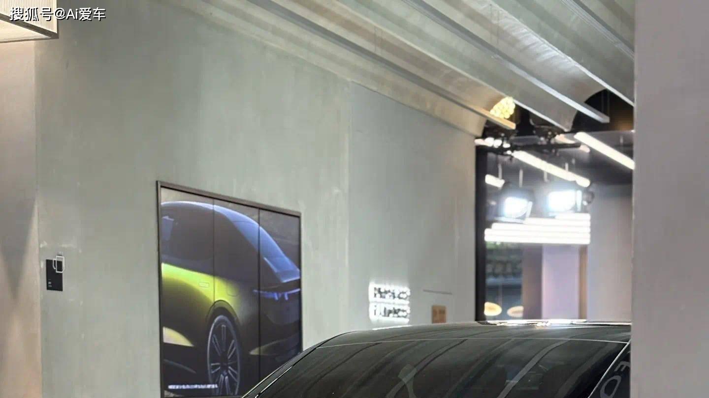 领克10 EM-P实车来了，直接上冰箱、530马力和激光雷达，比SU7更大