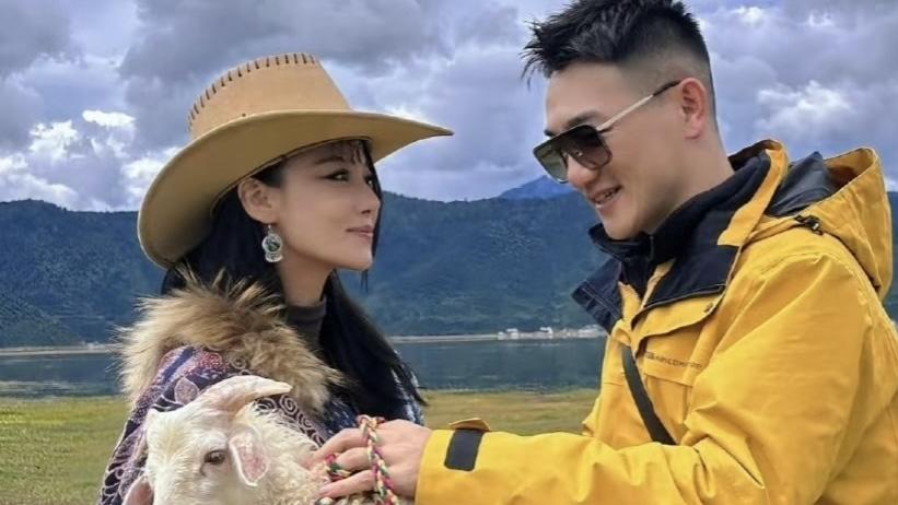 张馨予家小鱼爆缸！何捷“铁汉柔情”养鱼成灾，网友献策笑翻全场