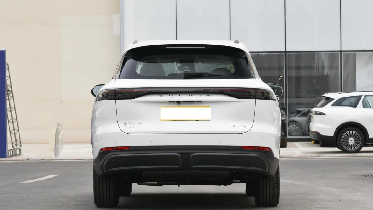 奇瑞又来“王牌”SUV，355马力续航1400公里，百公里油耗1.35升