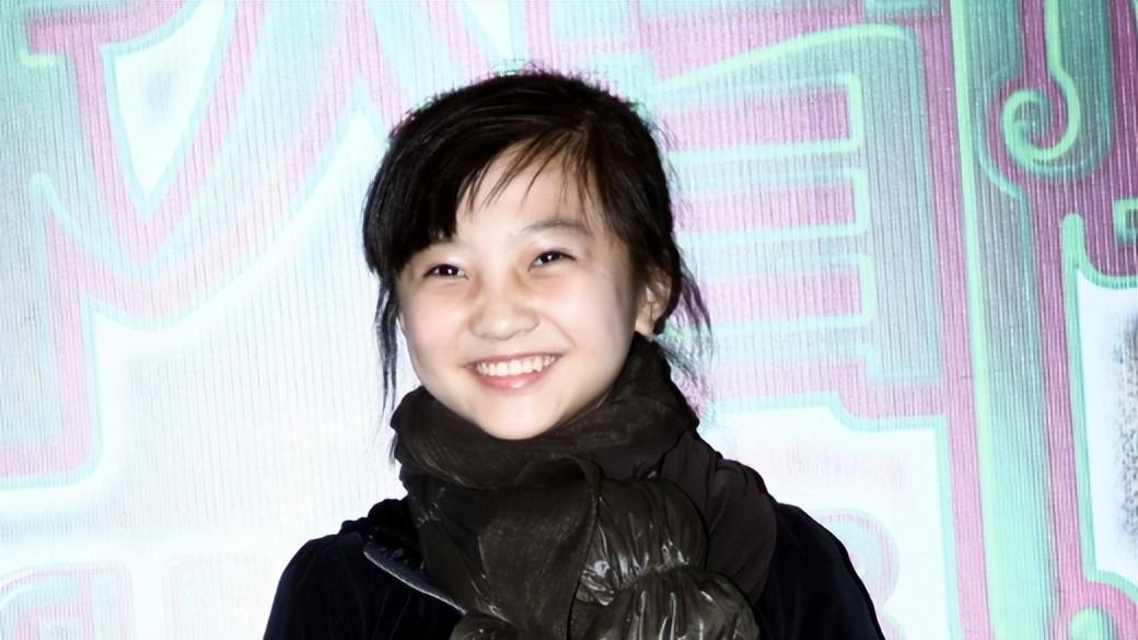 林妙可曾风靡一时，毕业后选择留在母校担任教师，目前仍然单身…