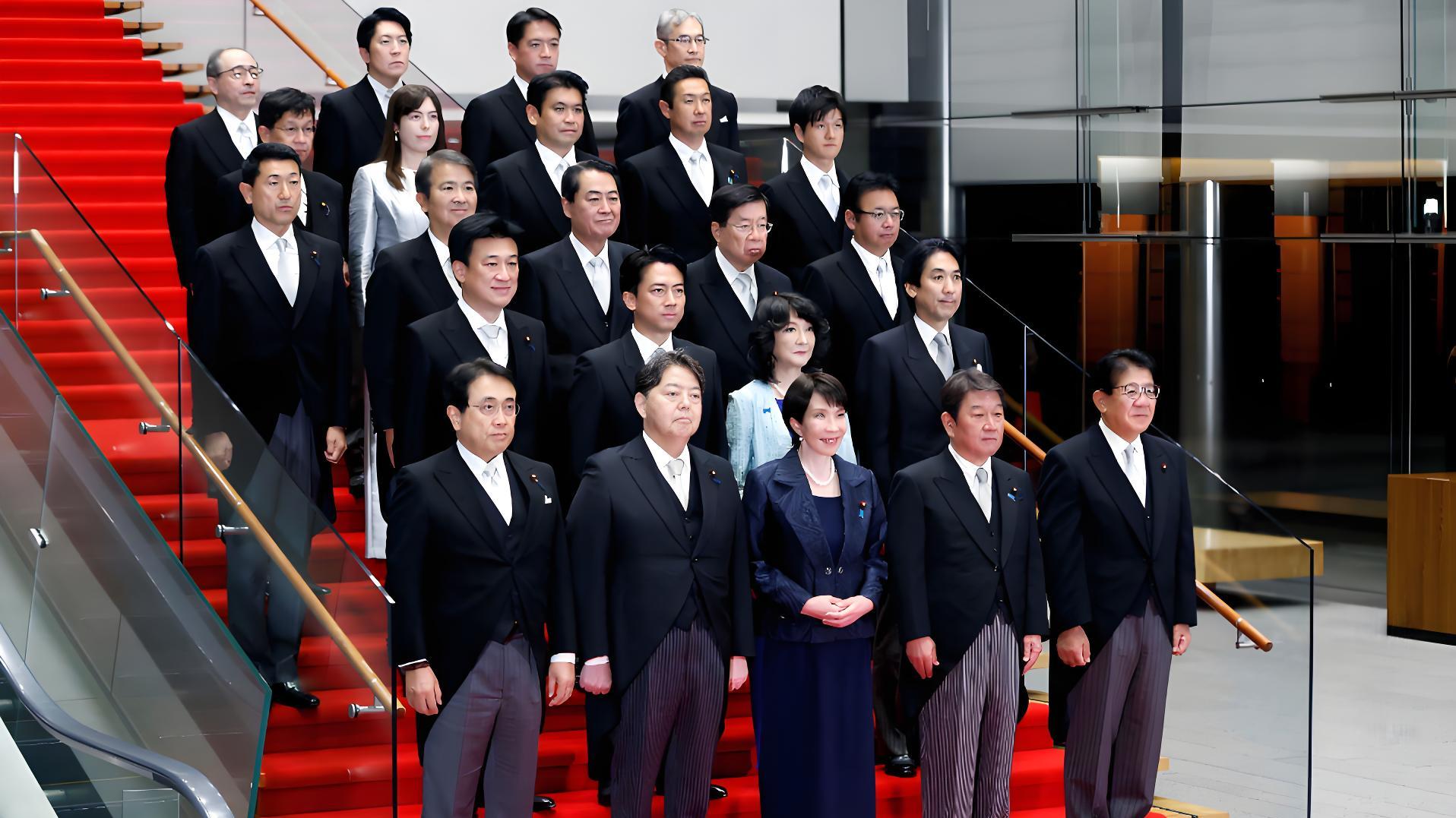 女首相组保守内阁！民众工资能涨吗？