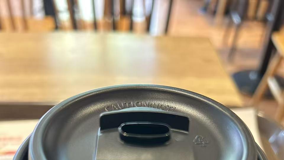 外面就餐哪有绝对的干净呢？又不是无尘车间