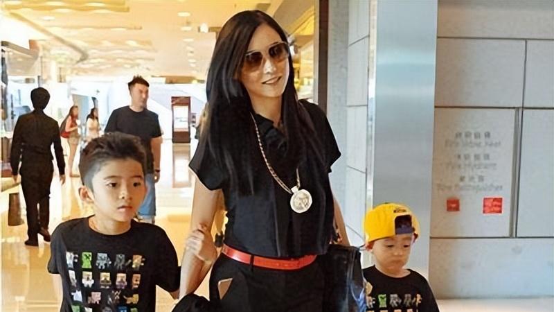 张柏芝坦白：伤她最深的不是陈冠希，而是让她怀孕5次的男人