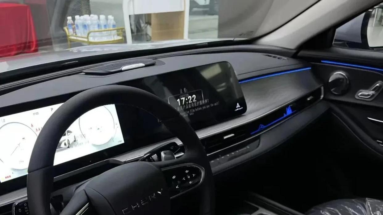 经常跑高速选什么车合适？这三款值得看，底盘扎实不飘，操控出色