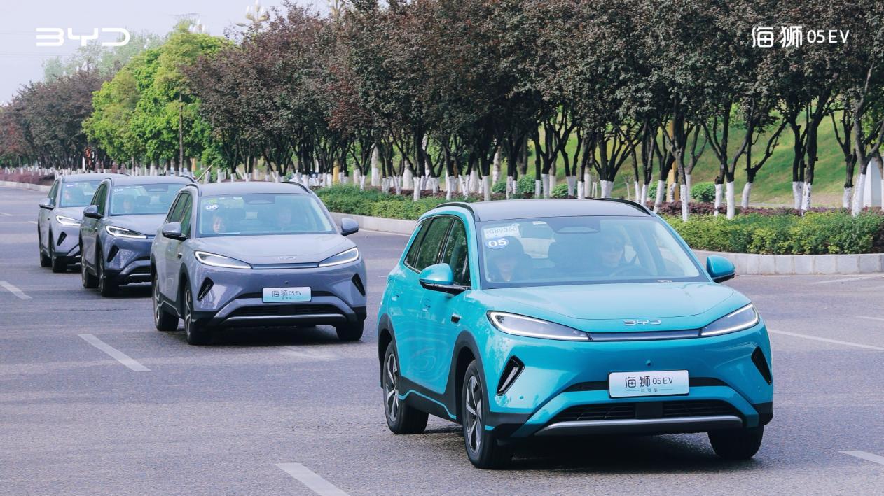 比亚迪海狮05EV，起售价为11.78万元，车型配备智能驾驶辅助功能