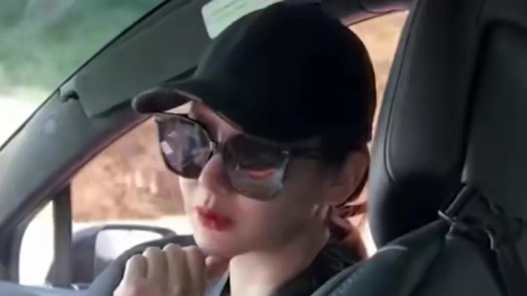 40岁戚薇生图惊呆外媒！结婚11年保鲜秘诀藏在这张少女脸上