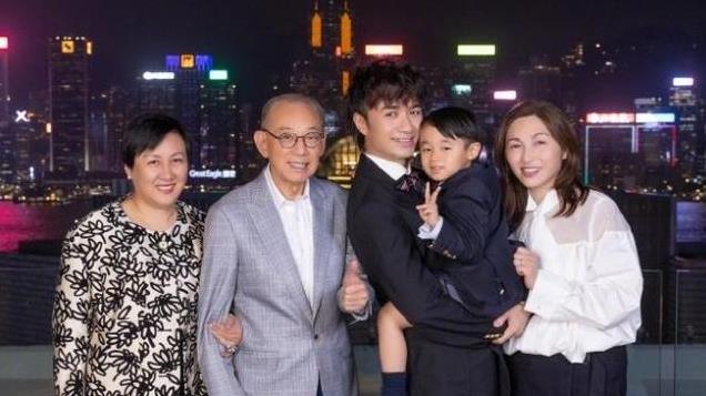 古巨基结婚10周年，56岁妻子状态超年轻，古天乐周慧敏等到场庆贺