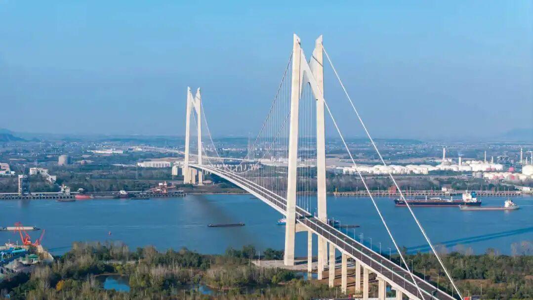 南京新生圩长江大桥正式通车