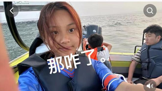 女大十八变！贾乃亮女儿再次发文否认整容，并且自爆被同学孤立