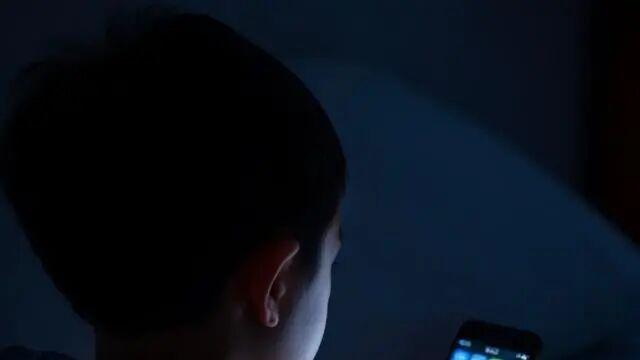 百万账号一夜消失！当你家孩子还在刷短视频，澳大利亚“禁童令”打醒了多少中国父母？