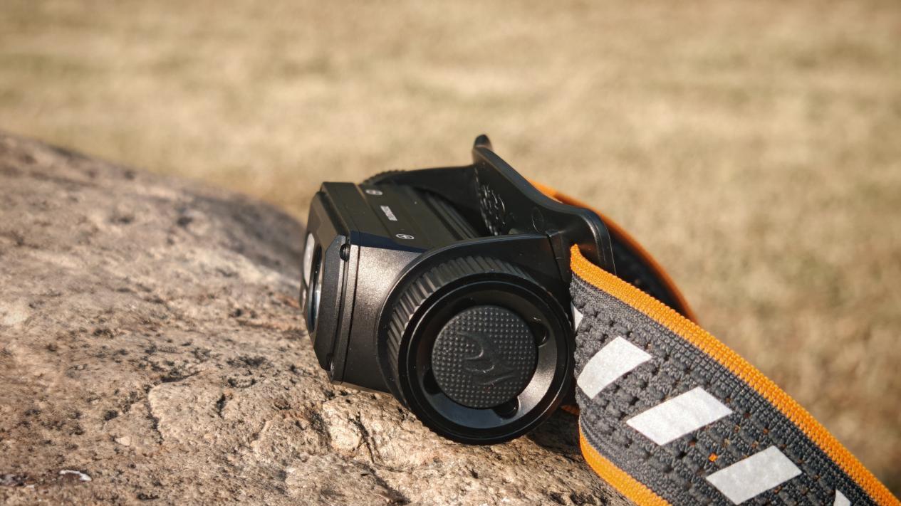 夜跑与探险之选，菲尼克斯HM60R V2.0轻松应对多场景使用