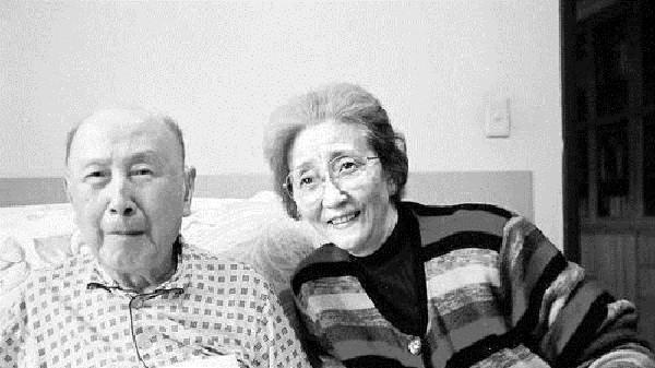 2008年，97岁的钱学森突然跟儿子说：安个电视行不行，贵不贵啊？