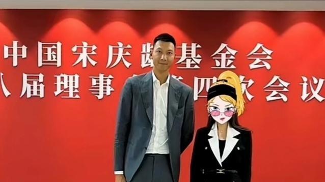 易建联回来了！和美女合影，易建联事件大反转