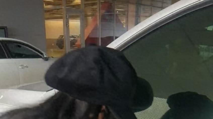 车主反映新换“原厂原装”车门一按哐哐响，还无编码 4S店：保证是从厂家供货渠道进的货